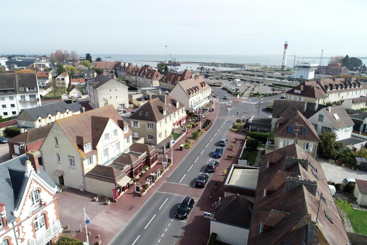 Hotel-Restaurant Le Normandie Luc-sur-Mer Exteriör bild